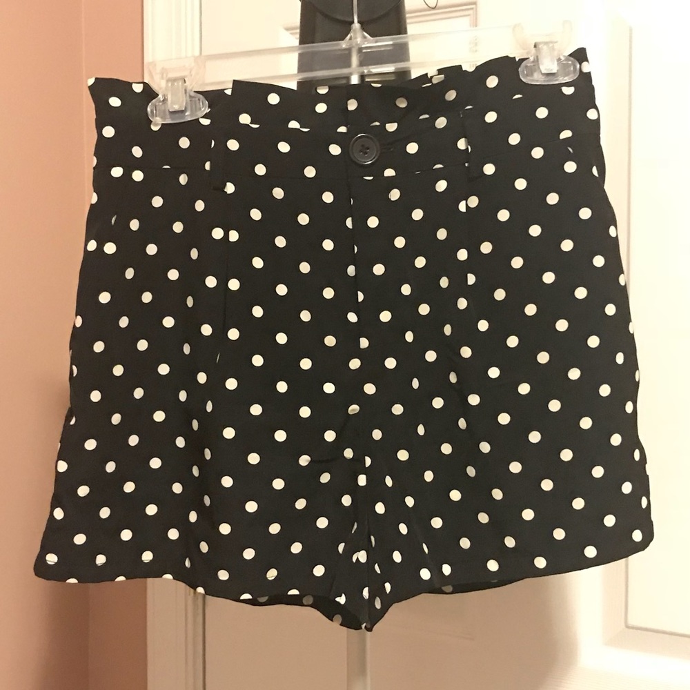 High-waisted Polka Dot Shorts